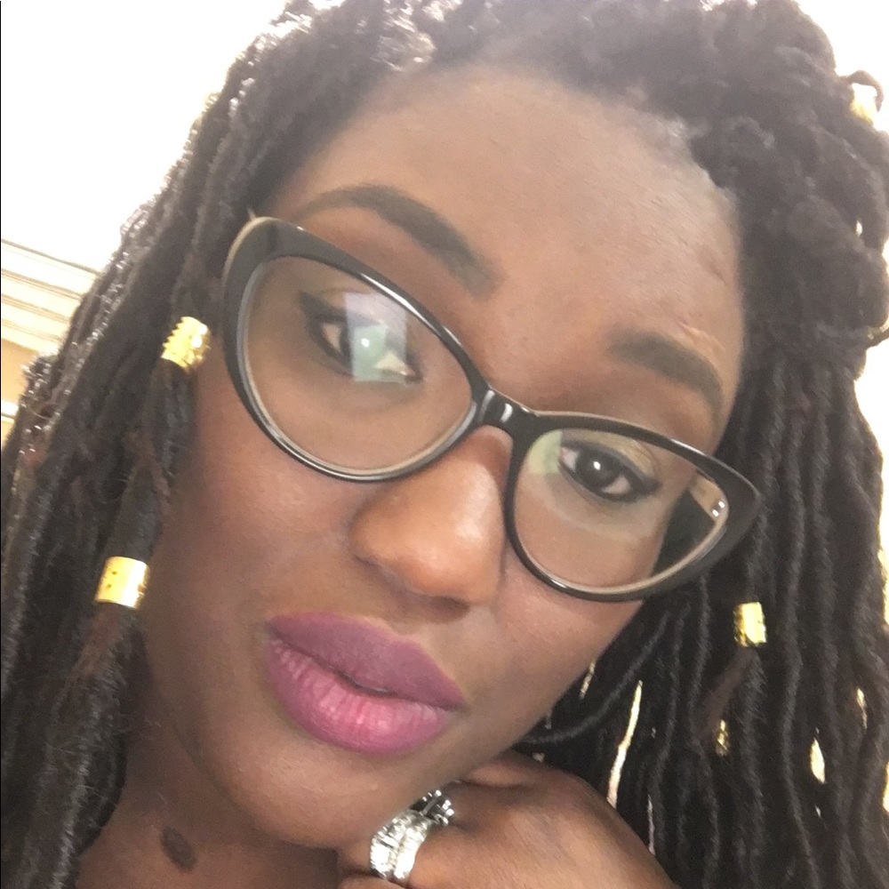 Meet your Posher, Lauren